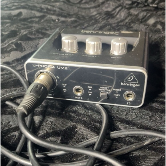 BEHRINGER INTERFACE - Picture 1 of 2